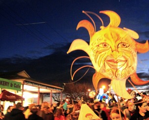 https://www.pbsfm.org.au/sites/default/files/images/Belgrave Lantern Parade 2014.jpg