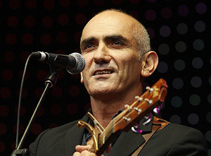 http://pbsfm.org.au/sites/default/files/images/paul-kelly-420-420x0.jpg