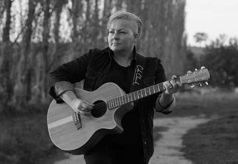 Anna Scionti with Cole Clarke guitar