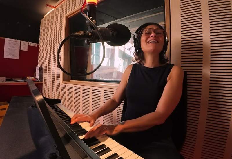 Monique di Mattina & Rebecca Barnard - 'To Make You Feel My Love' on Roots of Rhythm August 13, 2025